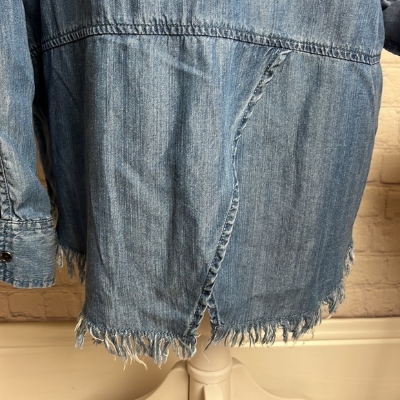 Beach Lunch Lounge Chambray Top with Raw Hem - Picture 7 of 12
